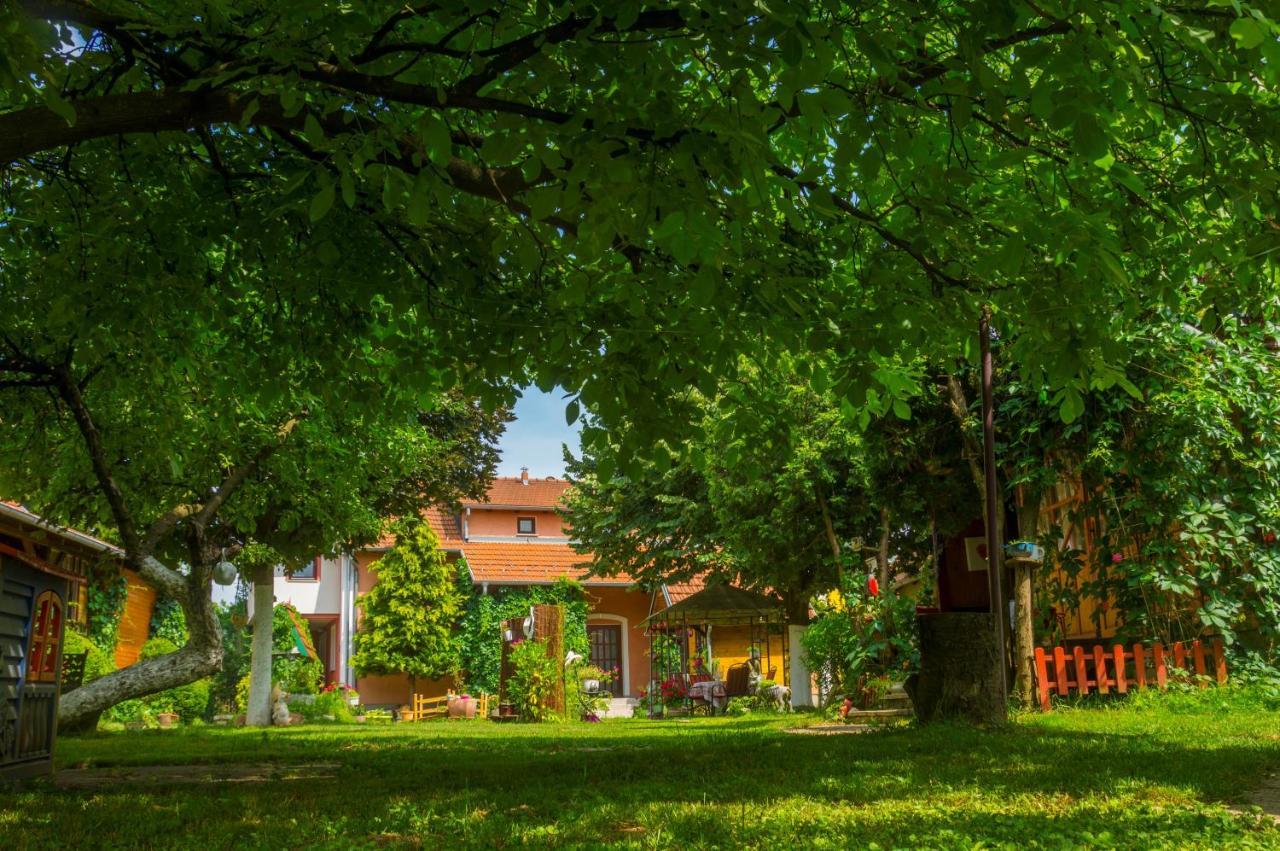 Apartments Suncani Загреб Экстерьер фото