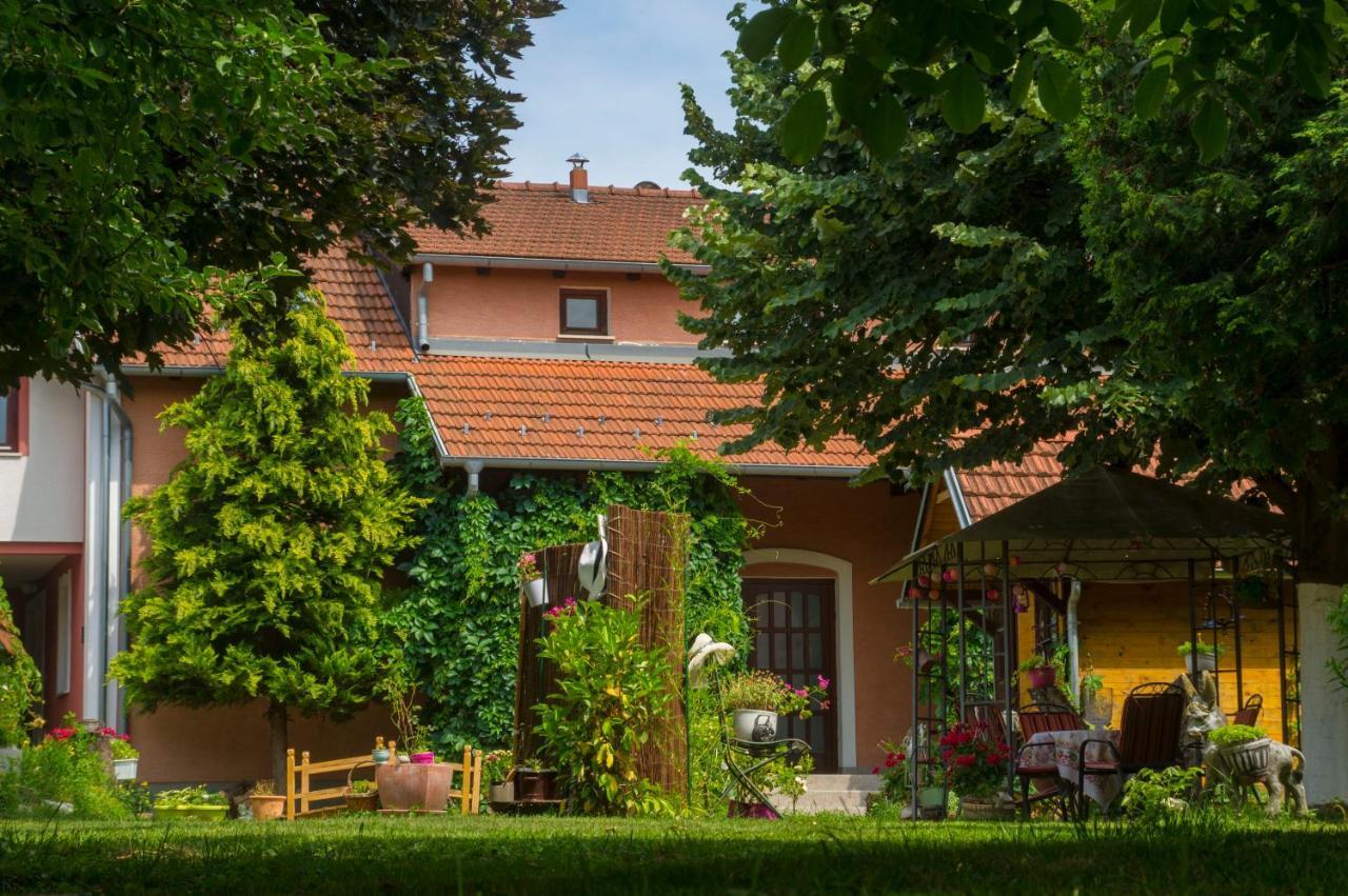 Apartments Suncani Загреб Экстерьер фото